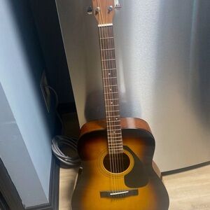 Yamaha F310 Acoustic Guitar in Sunburst